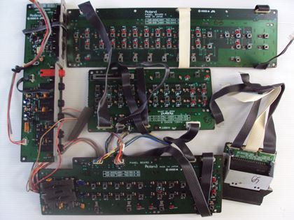 Roland-*** Batch of 18 Roland boards a/s